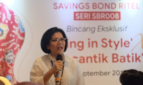 Direktur Surat Utang Negara Direktorat Jenderal Pengelolaan  Pembiayaan dan Risiko Kementerian Keuangan (Ditjen PPR Kemenkeu) Loto  Srinaita Ginting dalam peluncuran Savings Bond Ritel (SBR) seri SBR008 di  Jakarta, Kamis (5/9). 