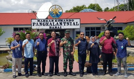 Direktur Umum dan SDM BPJS Ketenagakerjaan Naufal Mahfudz saat berkunjung ke Natuna.