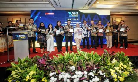 Direktur Utama bank bjb syariah Adang A Kunandar raih penghargaan The Best CEO Focus on Human Capital pada penghargaan Human Capital on Resilience Excellence (HCRE) Award 2023.