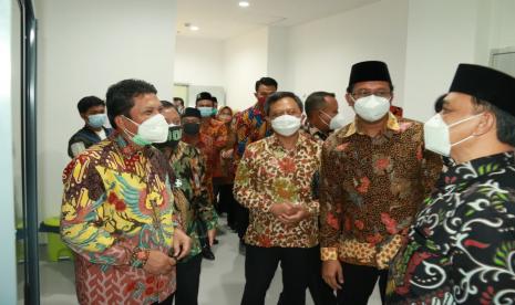 Direktur Utama BPJS Kesehatan, Ali Ghufron Mukti mendorong dan memberikan dukungan penuh bagi seluruh fasilitas kesehatan dalam mengembangkan ketersediaan fasilitas dan peningkatan kualitas pelayanan kesehatan yang diberikan kepada peserta JKN-KIS.