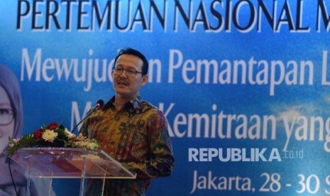 Direktur Utama BPJS Kesehatan Fachmi Idris memberikan paparan saat Pertemuan Nasional Manajemen Rumah Sakit di Jakarta, Kamis (29/9). 