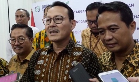 Direktur Utama BPJS Kesehatan, Fahmi Idris (Kedua Kanan)