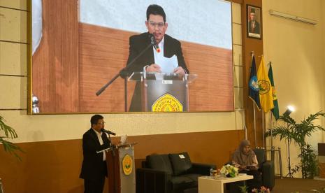 Direktur Utama BPJS Kesehatan, Ghufron Mukti, mengisi kuliah umum mengenai perkembangan Program Jaminan Kesehatan Nasional (JKN) di Universitas Jember, Sabtu (9/9/2023).