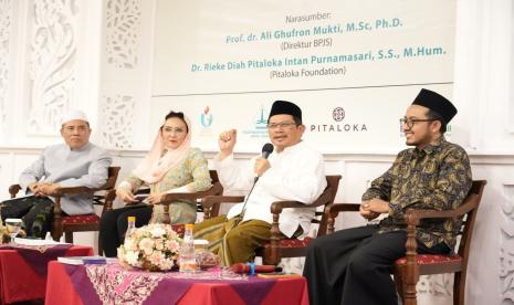 Direktur Utama BPJS Kesehatan, Ghufron Mukti, saat mengisi seminar nasional di Pondok Pesantren Ali Maksum Krapyak.