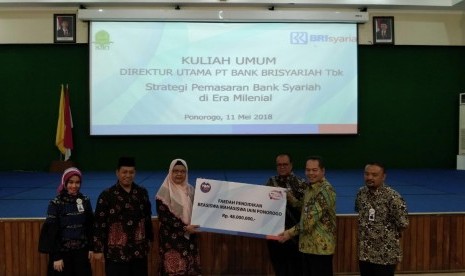 Direktur Utama BRISyariah Moch Hadi Santoso memberikan kuliah umum di IAIN Ponorogo, Jawa Timur.