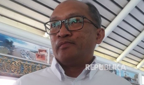 Direktur Utama Citilink Indonesia Juliandra Nurtjahjo menjawab pertanyaan wartawan seputar persiapan penerbangan musim Ramadahan-Lebaran, di Bandara Soekarno-Hatta, Jakarta, Senin, (14/5).