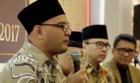 Direktur Utama Dompet Dhuafa Imam Rulyawan (kiri)