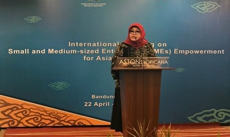 Direktur Utama Lembaga Layanan Pemasaran Koperasi Emilia Suhaimi, dalam ajang pelatihan UKM 12 negara di Jakarta Selasa (24/4).