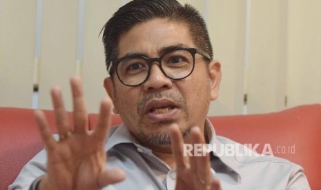 Direktur utama Mahaka Media, Adrian Syarkawie, memberikan keterangan saat wawancara bersama Republika di Jakarta, Senin (16/7).