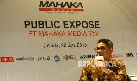 Direktur Utama Mahaka Media, Adrian Syarkawie menyampaikan paparannya dalam Rapat Umum Pemegang Saham Tahunan (RUPST) PT Mahaka Media Tbk di Jakarta, Selasa (28/6). 