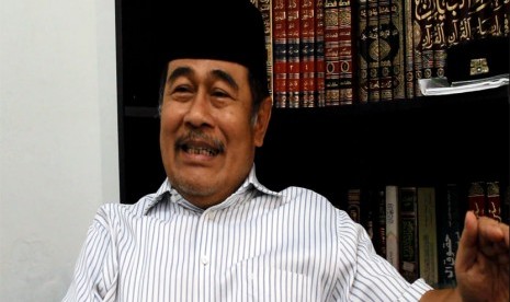  Direktur Utama Penyelenggara Haji Khusus Al-Haramain, KH Hafidz Taftazani 