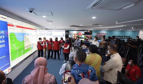 Direktur Utama Pertamina Nicke Widyawati kembali memantau langsung ketersediaan dan penyaluran Bahan Bakar Minyak (BBM) untuk arus balik mudik Lebaran Idul Fitri lewat Pertamina Integrated Enterprise Data and Center Command (PIEDCC). Nicke memastikan ketersediaan dan penyaluran BBM dalam kondisi aman.