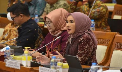 Direktur Utama Pertamina Nicke Widyawati saat menghadiri Rapat Dengar Pendapat dengan Komisi VII DPR RI di Jakarta, Rabu, (30/8/2023). PT Pertamina (Persero) saat ini tengah mengkaji untuk meningkatkan kadar oktan BBM Subsidi RON 90 menjadi RON 92. Hal tersebut dilakukan dengan mencampur Pertalite dengan Ethanol 7 persen sehingga menjadi Pertamax Green 92.