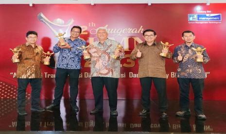 Direktur Utama Petrokimia Gresik Dwi Satriyo Annurogo dinobatkan sebagai CEO Innovative Leader dalam ajang Anugerah BUMN 2023 Tahun Ke-12 di Jakarta, Kamis (16/3). Selain itu Petrokimia Gresik juga memperoleh penghargaan sebagai Perusahaan Peduli Pengembangan UMKM karena dinilai inovatif dan peduli UMKM.