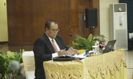 Direktur Utama PT Bank BRI Syariah Tbk, Moch Hadi Santoso berhasil menyelesaikan pendidikan doktor bidang Manajemen dan Bisnis di Institut Pertanian Bogor. 