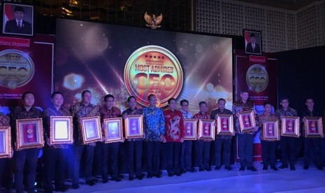 Direktur Utama PT Pegadaian (Persero) Sunarso untuk pertama kalinya meraih penghargaan Most Admired CEO Award 2018.