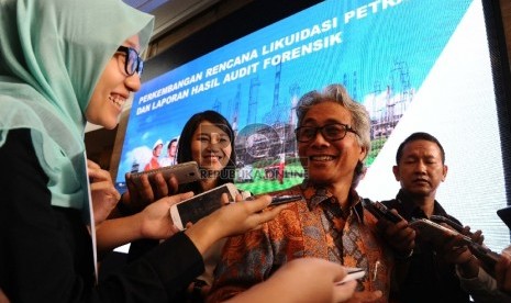 Direktur Utama PT Pertamina Dwi Soetjipto berbicara usai konferensi pers mengenai Laporan Hasil Forensik Petral di Jakarta, Senin (9/11).