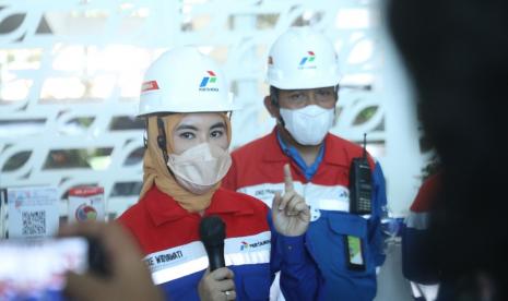 Direktur Utama PT Pertamina (Persero) memantau langsung penanganan insiden di area tangki penyimpanan di Kilang Cilacap sekaligus memberikan dukungan kepada jajaran Subholding Refinery & Petrochemical dalam penanganan insiden tersebut.