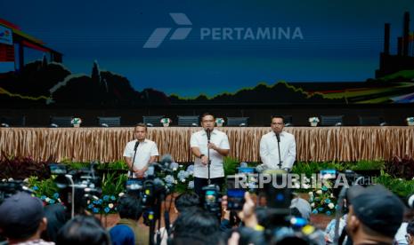 Direktur Utama PT Pertamina (Persero) Simon Aloysius Mantiri pada Press Conference yang diadakan di Grha Pertamina, Jakarta, Senin 3 Maret 2025.