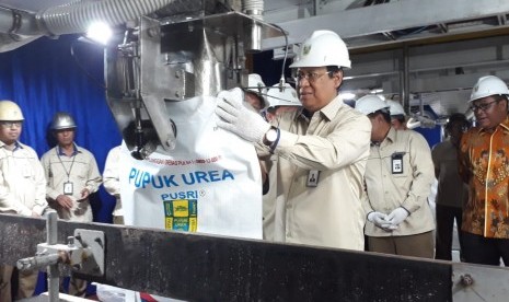 Direktur Utama PT Pupuk Sriwidjaja (Pusri) bersama direksi dan dewan komisaris, Senin (24/12) malam melakukan pengantongan produksi terakhir pupuk urea selama 2018. 