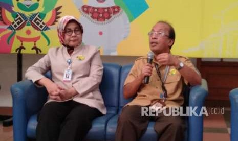 Direktur Utama RSUP Hasan Sadikin, Nina Susana Dewi (kiri) dan Ketua Tim Medis Asian Games RSHS, Doddy Tavianto di RSHS, Kota Bandung, Senin (13/8).