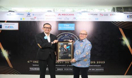 Direktur Utama TASPEN ANS Kosasih kembali meraih penghargaan Indonesia Best CEO 2023 Employees Choice dalam ajang Indonesia Best CEO Awards 2023 (Employees Choice) 4th Anniversary yang diselenggarakan oleh The Iconomics. 