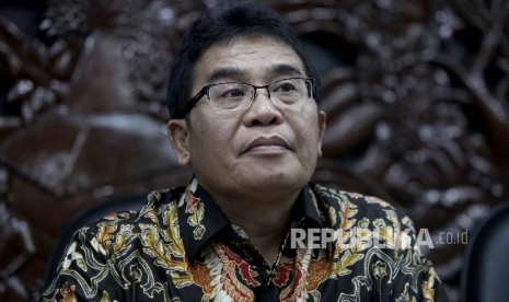 Direktur Utama Telkom Alex J. Sinaga memberikan keterangan pers terkait penanganan satelit Telkom1 di Kantor Kemenkominfo, Jakarta, Rabu (30/8).