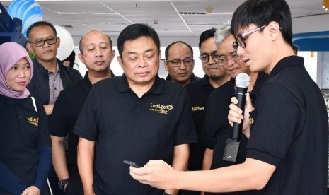 Direktur Utama Telkom Ririek Adriansyah melakukan peninjauan dan menyaksikan demo hasil karya para startup game yang mengikuti program inkubasi