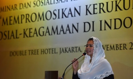 Direktur Wahid Foundation Yenny Wahid memberikan paparan saat seminar dan sosialisasi rekomendasi kebijakan mempromosikan kerukunan sosial keagamaan di Jakarta, Senin (28/11).