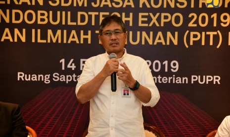 Dirjen Bina Konstruksi Syarif Burhanuddin saat launching Pekan SDM Ahli Jasa Konstruksi  yang digelar bersamaan dengan Pertemuan Ilmiah Tahunan (PIT) Ikatan Nasional Tenaga Ahli Konsultan Indonesia (Intakindo) dan IndoBuildTech Expo 2019, di ICE BSD-City. 