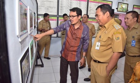 Dirjen Pembangunan pemberdayaan masyarakat desa (PPMD)  Ahmad Erani Yustika melakukan kunjungan ke desa rejosari kec Bojong kab Pekalongan.