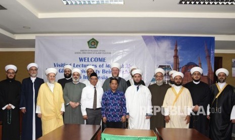 Dirjen Pendidikan Islam Kamaruddin Amin foto bersama para dosen Ma'had Aly dari Global University Beirut Lebanon