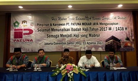 Dirjen) Penyelenggaraan Haji dan Umrah (PHU)  Nizar Ali memberikan pembekalan kepada para jamaah haji Patuna Travel 1438H/ 2017 di JCC Jakarta, Jumat (11/8). 