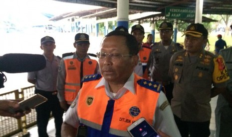 Dirjen Perhubungan Darat Kemenhub Budi Setiyadi saat mengunjungi Terminal Indihiang Kota Tasikmalaya, Rabu (25/12). 