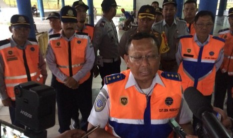 Dirjen Perhubungan Darat Kemenhub Budi Setiyadi meninjau penumpang di terminal (ilustrasi).