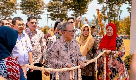 Dirjen Perkebunan Kasdi Soebagyono saat membuka acara peringatan Hari Perkebunan 2019, di Malang, pada Selasa (10/12). 