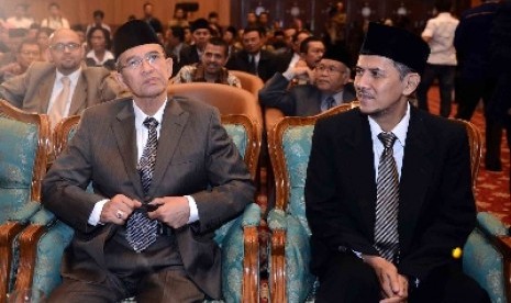  Dirjen PHU Anggito Abimanyu (kanan) dan Menteri Agama Suryadharma Ali.