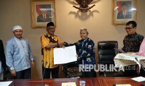 Dirjen PHU Nizar Ali serahkan SK kepada 31 PPIU baru