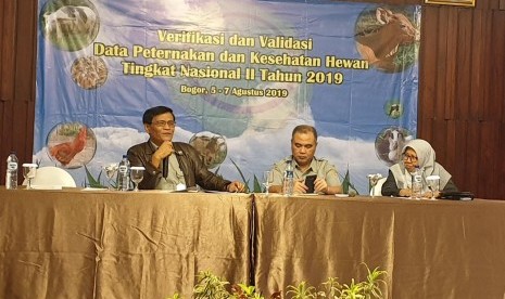 Dirjen PKH I Ketut Diarmita duduk bersama perwakilan BPS membicarakan satu data