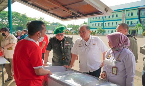 Dirjen PKH Nasrullah saat membuka Kegiatan Serbu Pangan Murah yang digelar di lapangan Rindam Jaya, Jakarta, Rabu (28/12/2022). Menjelang pergantian tahun, Kementerian Pertanian (Kementan) bekerja sama dengan Tentara Nasional Indonesia (TNI) untu menyediakan bahan pangan berkualitas dengan harga terjangkau melalui kegiatan Serbu Pangan Murah.