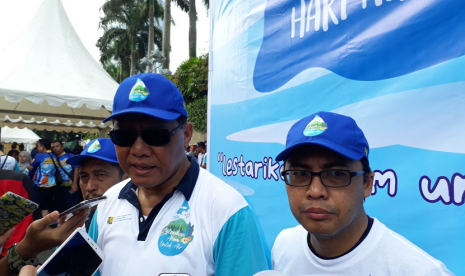 Dirjen Sumber Daya Air Kementerian PUPR Imam Santoso dan Kepala Biro Komunikasi Publik Endra S. Atmawidjaja dalam acara Peringatan Hari Air Dunia 2018 di Jakarta, Ahad (25/3).