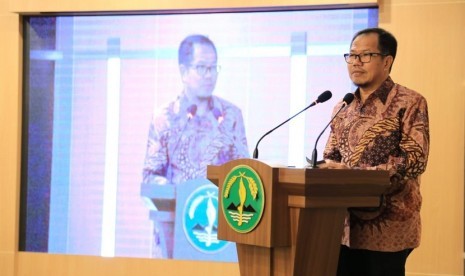 Dirut LPDB KUKM Braman Setyo dalam sosialisasi Standar Operasional Prosedur (SOP) Pinjaman bersama Dinas Koperasi dan UKM Provinsi Jawa Barat dan pejabat Kementerian Koperasi dan UKM di Bandung.