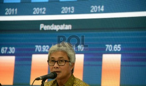 Dirut Pertamina Dwi Soetjipto memberikan keterangan mengenai kinerja pertamina kuartal I/2015 di Jakarta, Rabu (29/4).  (Republika/Prayogi)