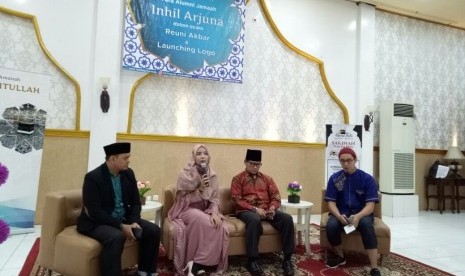 Dirut PT Inhil Arjuna Wisata, Zahrini Mahdi (Dua kiri)