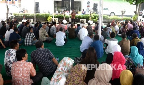  Dirut Republika Agoosh Yooshran memberikan sambutan saat Halalbihalal pegawai Republika di Gedung Republika, Jakarta, Rabu (12/7). 