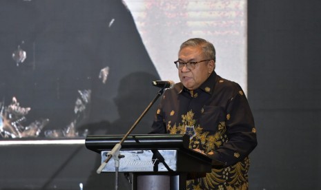 Dirut Surveyor Indonesia, Dian M Noer memberikan kata sambutan pada acara gala dinner dalam rangka menyambut HUT ke-28 Surveyor Indonesia.