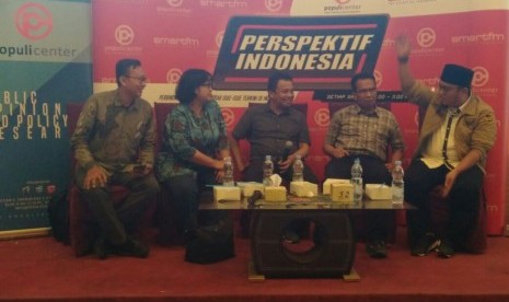 (Dari kiri kanan) Ketua Divisi Advokasi YLBHI Muhammad Isnur, Komisioner Kompolnas Poengky Indarti, Ichan Loulembah selaku moderator, Mantan Ketua Komnas HAM Ifdhal Kasim, dan Ketua Umum PP Pemuda Muhammadiyah Dahnil Anzar Simanjuntak dalam Diskusi 200 Hari Penyerangan Novel Baswedan di Jakarta Pusat, Sabtu (4/11). 