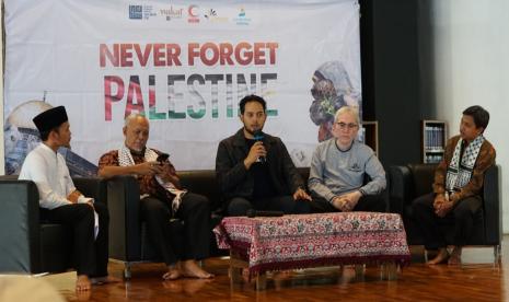 Diskusi bertajuk Never Forget Palestine di Ruang Utama Masjid Salman ITB Jumat, (19/7/2024).