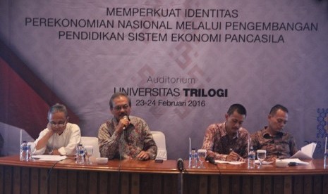 Diskusi di Universitas Trilogi