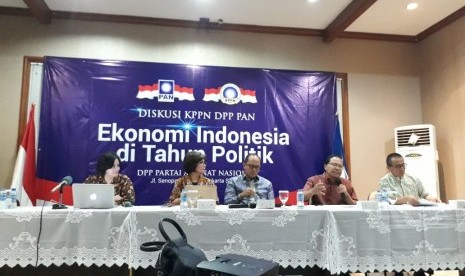 Diskusi Ekonomi Indonesia di Tahun Politik di DPP PAN, Rabu (14/2). Hadir Ekonom Aviliani, Ketua KADIN Rosan Roeslani, Mantan Menko Maritim Rizal Ramli dan Anggota Dewan Kehormatan DPP PAN Dradjad H. Wibowo.